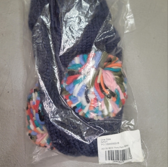 😊asos🧤🌈 Oversized Rainbow Pom Pom Mitten [BNIB]🧤❤️ - Picture 8 of 8